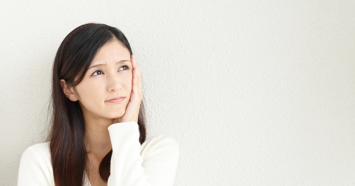 Picture of a girl looking up to the sky